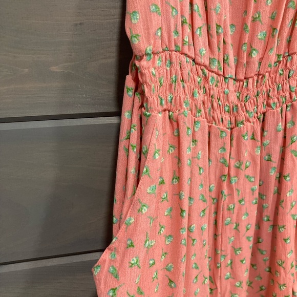 Womens’ Sleeveless Romper with Pockets - Picture 3 of 7